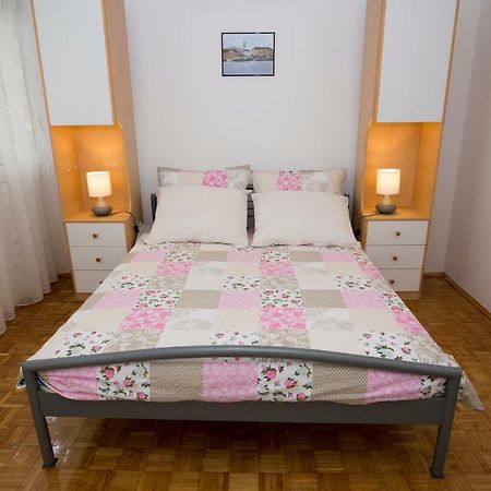 Apartments Put Plokita Smilja Split Exterior foto